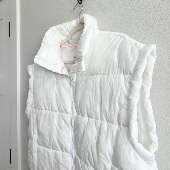 NWT Free People Movement In A Bubble Puffer Vest in White Size Small - Picture 9 of 13